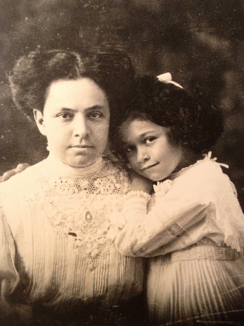 Leni Yahil as a child with her mother Helene Westphal, née Simon © Private collection.